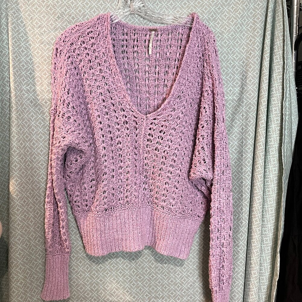 Women's Lavender V-neck Loose weave Free People Sweater Size S
